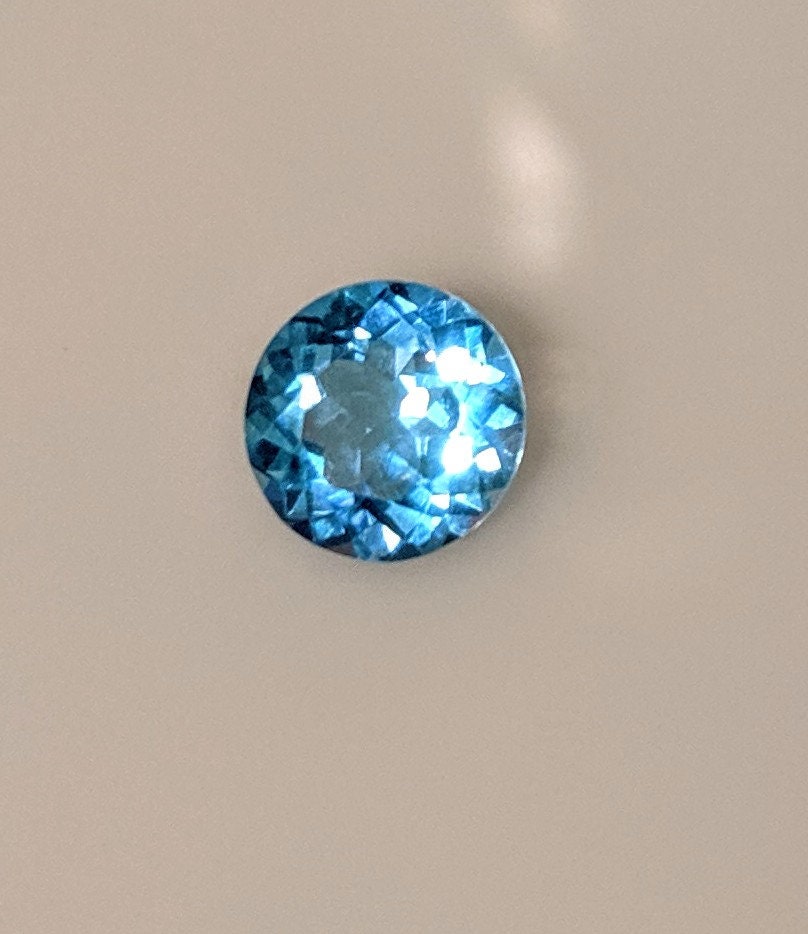 1.5ct, Natural African Swiss Blue Topaz, 7mm Round, VVS Eye Clean