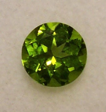 Péridot de qualité AAA 32,80 CT Couleur verte Pendentif octogonal Taille Péridot de qualité AAA 32,80 CT Couleur verte Pendentif octogonal Taille